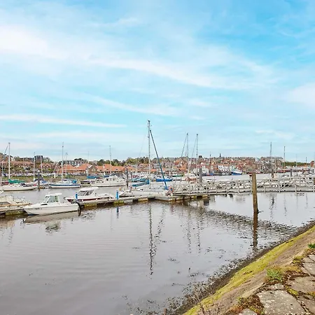 Host & - Esk View Whitby