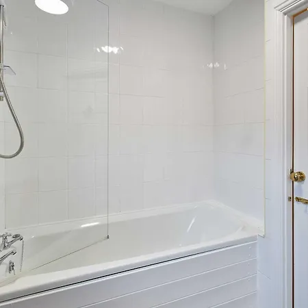 بيت للعطل Host & - Esk View